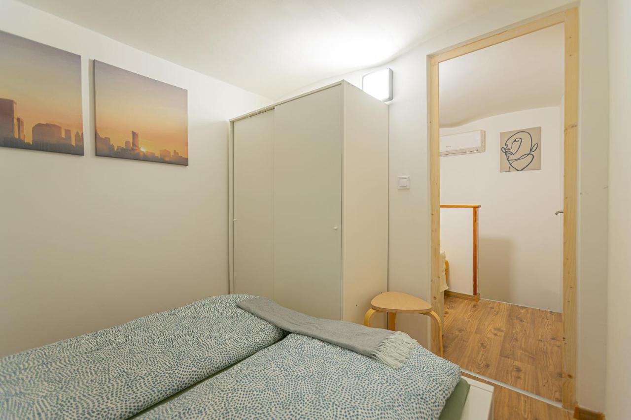 2 Bedroom Apartment In The Dob Street, Emerald Budapeszt Zewnętrze zdjęcie