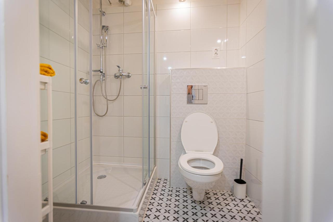 2 Bedroom Apartment In The Dob Street, Emerald Budapeszt Zewnętrze zdjęcie